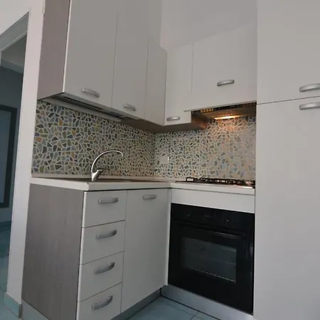 Trilocale A 50m Dal Mare - Cod 100 Apartamento